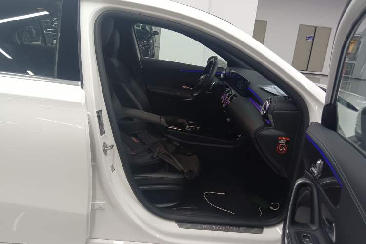 Used Mercedes-Benz A-Class 2022 Revised Version A 200 L Sport Sedan Fashionable Style