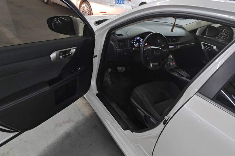 Used Lexus CT 2017 CT200h Elite Edition Solid Color China V Standard
