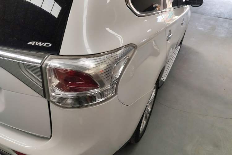 Used Mitsubishi Outlander 2013 2.4L 4x4 Luxury Navigation Edition 5 Seats
