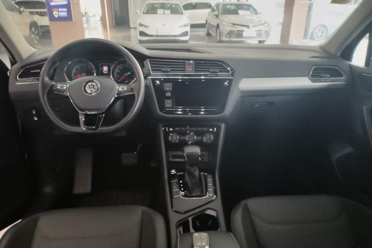 Used Volkswagen Tiguan L 2019 330TSI Automatic Two-Wheel Drive Smart Luxury Version China V Emission Standard

