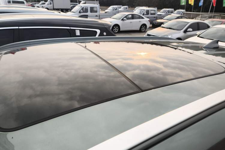 Used  Lingyun 2024 300T Two-Wheel Drive Starlight Edition
