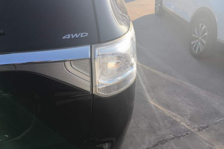 Used Mitsubishi Outlander 2014 2.4L 4x4 Deluxe Value Edition 5 Seats
