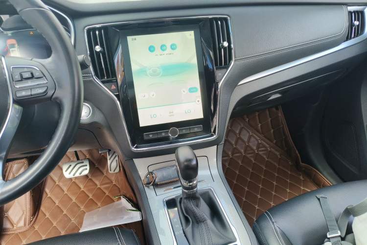 Used Roewe RX5 2016 30T Two-Wheel Drive Automatic Internet Smart Edition
