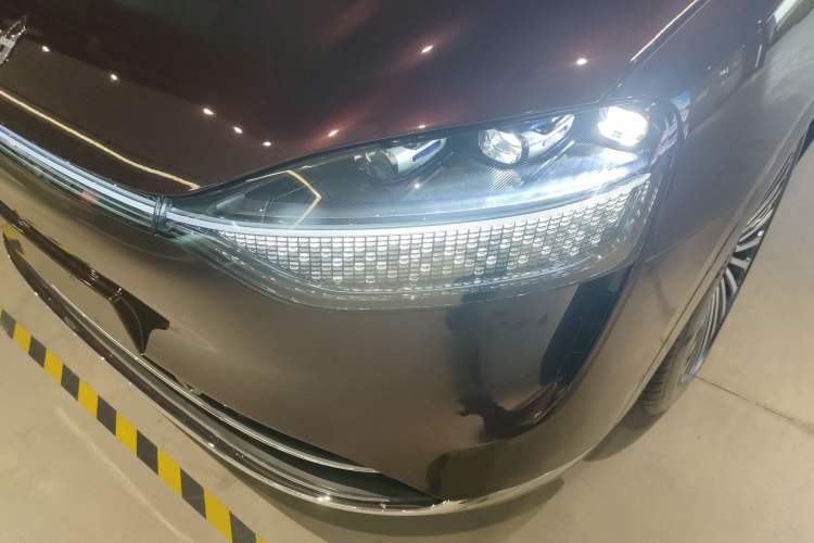 Used Hima AITO M9 2025 Extended-Range Ultra Version 52 kWh 6-Seater
