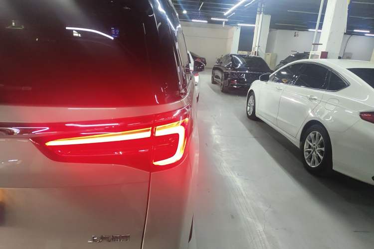 Used Buick GL8 2021 ES Land Cruiser 653T Luxury Edition