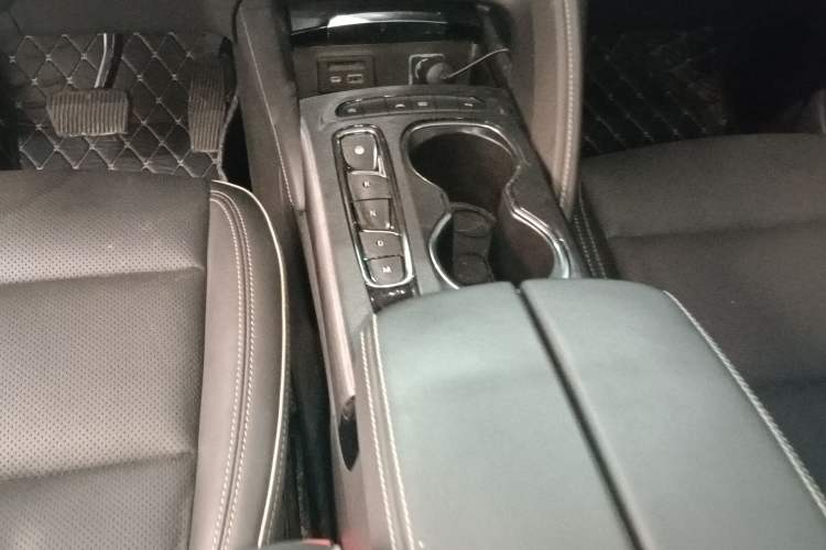 Used Buick Envision 2022 Encore S 552T Two-Wheel-Drive Luxury Model
