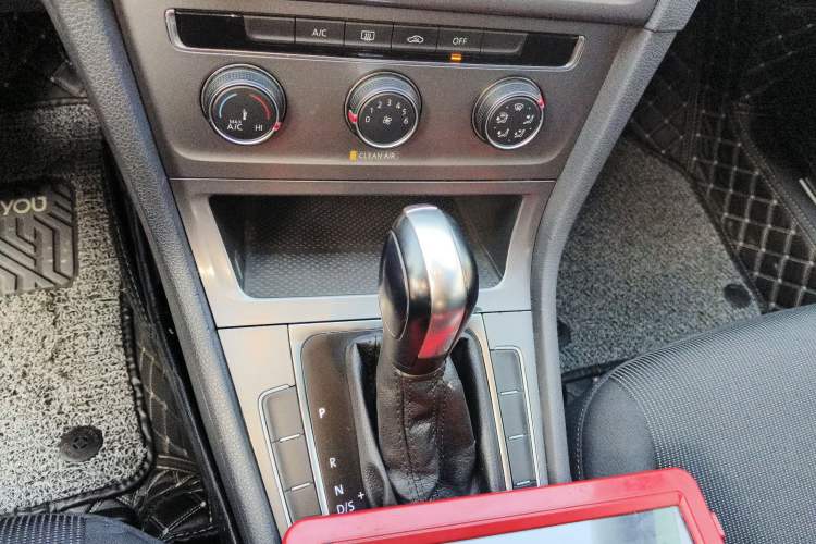 Used Volkswagen Golf 2016 1.6L Automatic Fashion Model
