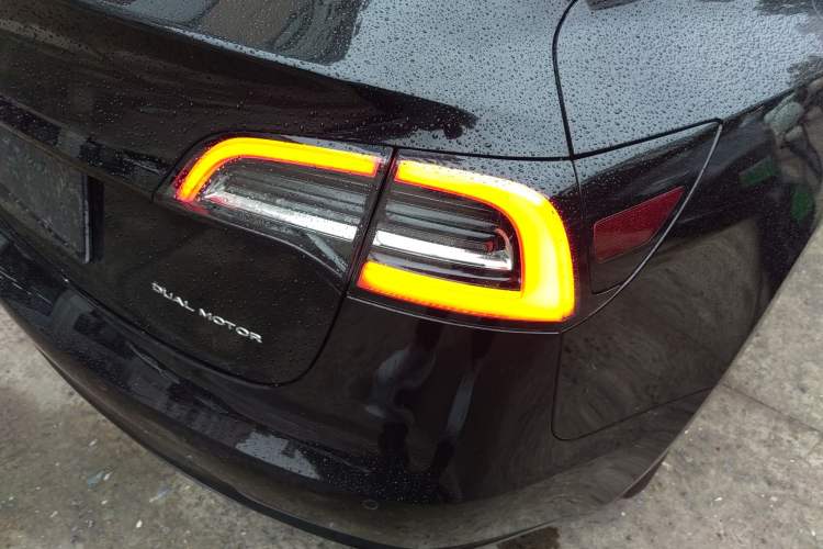 Used Tesla Model 3 2019 Long-Range All-Wheel-Drive Version
