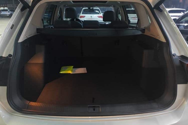 Used Volkswagen Tiguan L 2025 Model, Outstanding Version, 300TSI Automatic Two-Wheel Drive Longteng Edition