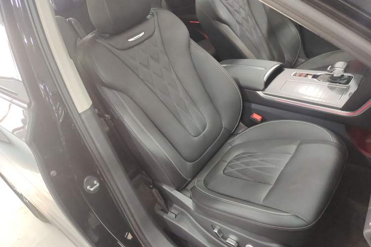 Used Hongqi HS7 PHEV 2024 2.0T PHEV Four-Wheel Drive Flagship Edition 6 Seats
