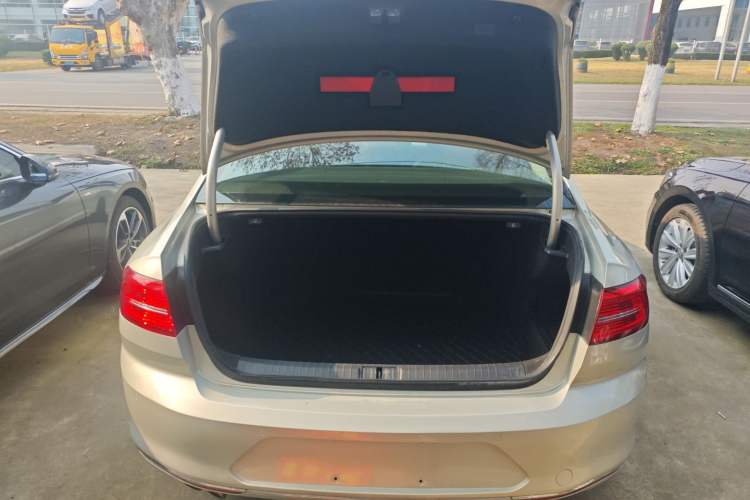 Used Volkswagen Magotan 2018 330TSI DSG Advanced Model
