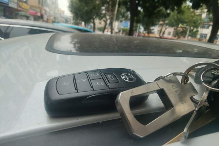 Used Toyota Sienna 2026 Model 2.5L Dual-Engine Four-Wheel-Drive Premium Edition