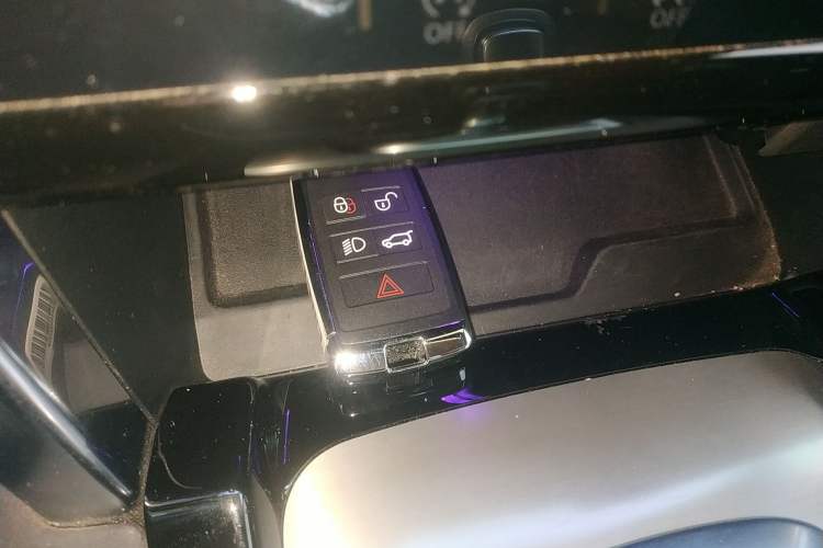 Used Land Rover Discovery Sport 2022 Revised Version 249 PS Metropolitan Edition