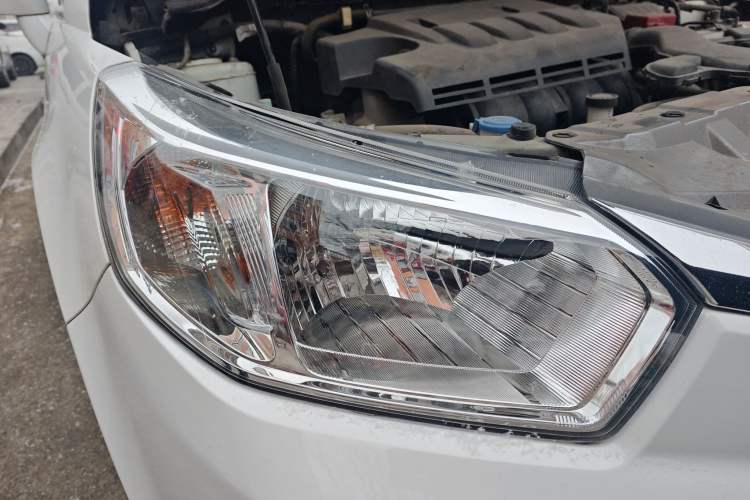 Used Venucia D50 2013 1.6L Manual Luxury Edition
