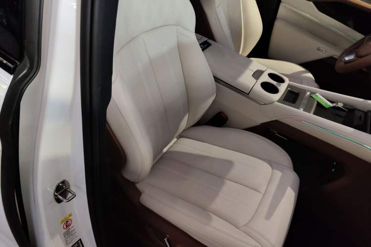 Used BYD Xia 2025 DM-i 1.5T 180km Beyond Edition
