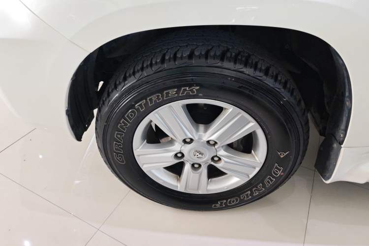 Used Toyota Land Cruiser 2015 4.0L V6 Middle East Low-Trim Version
