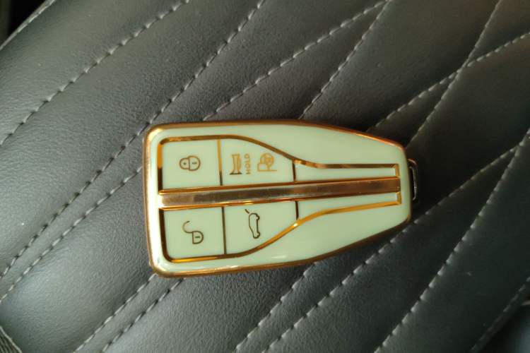 Used Hongqi HS5 2022 Facelifted Version 2.0T Smart Connect Flagship All-Wheel-Drive Edition
