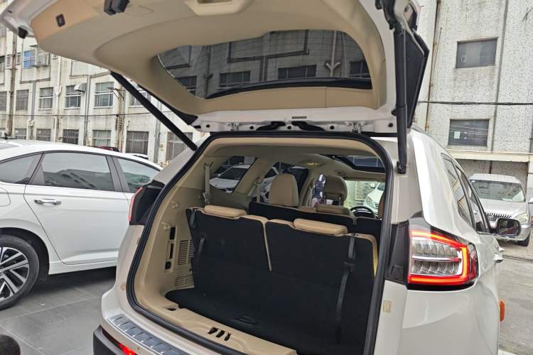 Used Ford Edge 2015 2.0T GTDi Two-Wheel-Drive High-Line Version