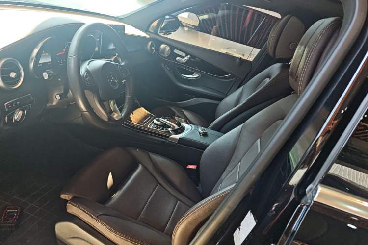 Used Mercedes-Benz GLC 2018 GLC 260 4MATIC Luxury Model
