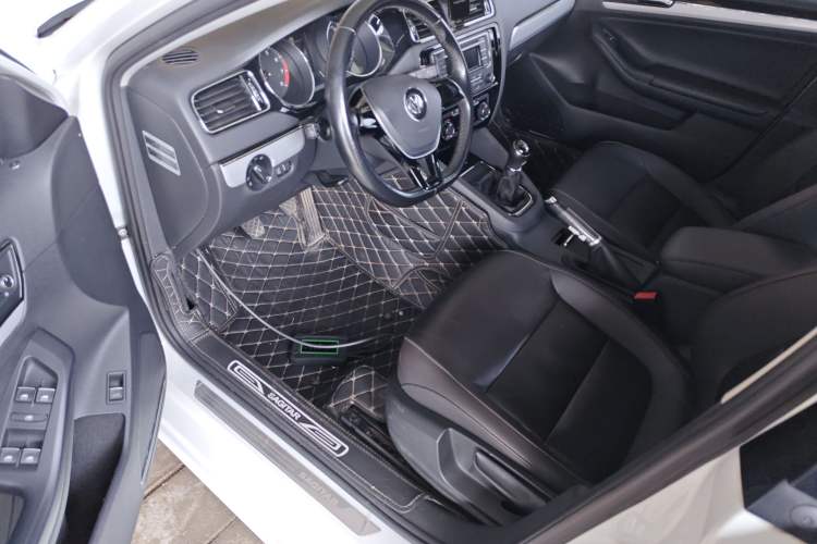 Used Volkswagen Sagitar 2015 1.6L Manual Comfort Model