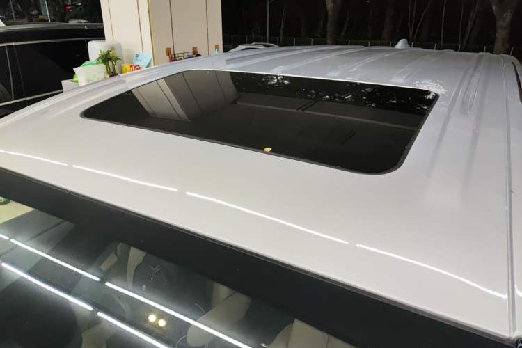 Used Buick GL8 New Energy 2025 Lu Shang Luxury Edition 7-Seater
