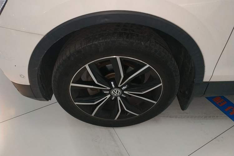 Used Volkswagen Tiguan L 2019 Revised 330TSI Automatic Two-Wheel Drive Smart & Luxury Edition China VI Standard
