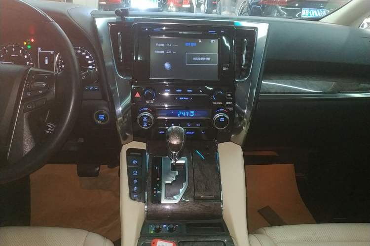 Used Toyota Alphard 2018 Revised Version 3.5L Premium Edition
