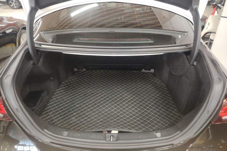 Used Mercedes-Benz E-Class 2021 Restyled E 300 L Sporty and Stylish Edition
