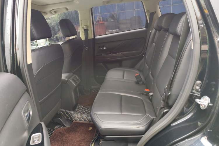 Used Mitsubishi Outlander 2019 2.0L Two-Wheel Drive Comfort Edition 5 Seats China VI Standard
