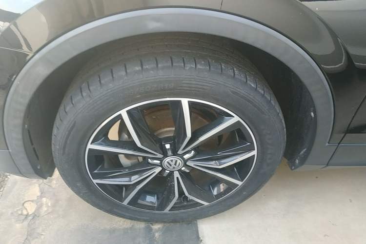 Used Volkswagen Tiguan L 2019 330TSI Automatic Two-Wheel Drive Smart Luxury Version China VI Standard
