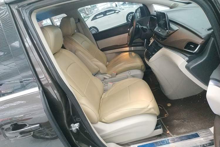 Used Buick GL8 2022 Land Cruiser Executive Class 652T Comfort Model