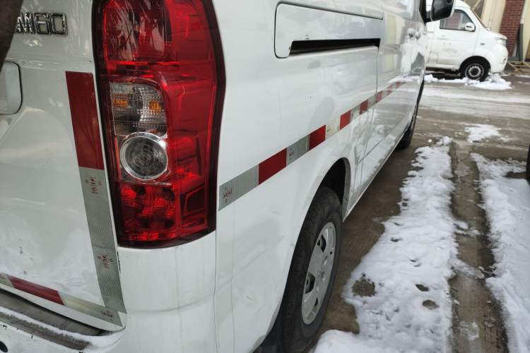 Used Chana Ruixing EM60 2022 All-Electric Van 4498 mm Long Flat Roof with Rear-Hinged Doors 2 Seats 70 kW 41.86 kWh
