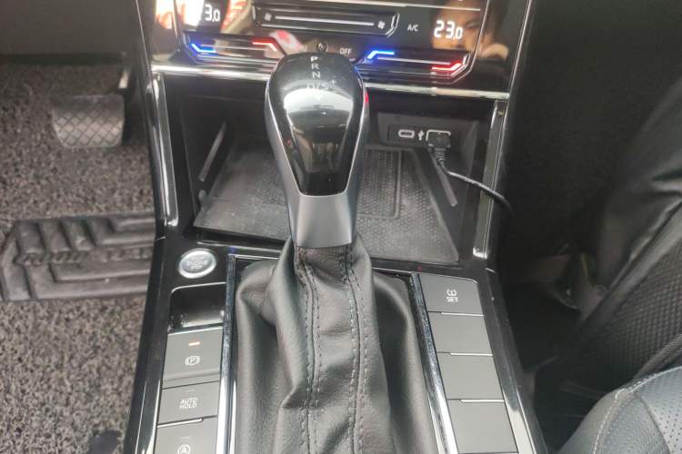 Used Volkswagen Passat 2020 330TSI Luxury Edition China VI
