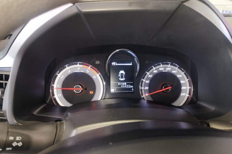 Used Isuzu JLM 2022 2.8T Classic Diesel Two-Wheel Drive Comfort Version with Standard Wheelbase – JE493ZLQ6E
