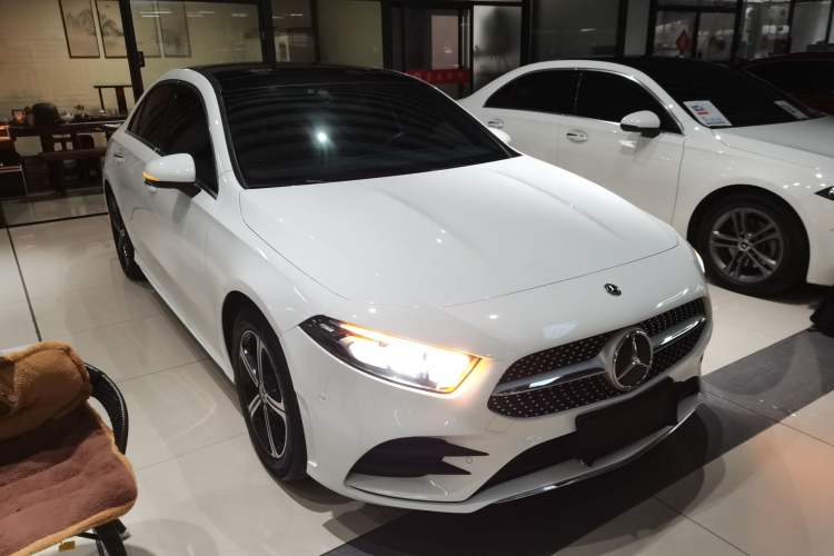 Used Mercedes-Benz A-Class 2022 Revised Version A 200 L Sport Sedan Fashionable Style
