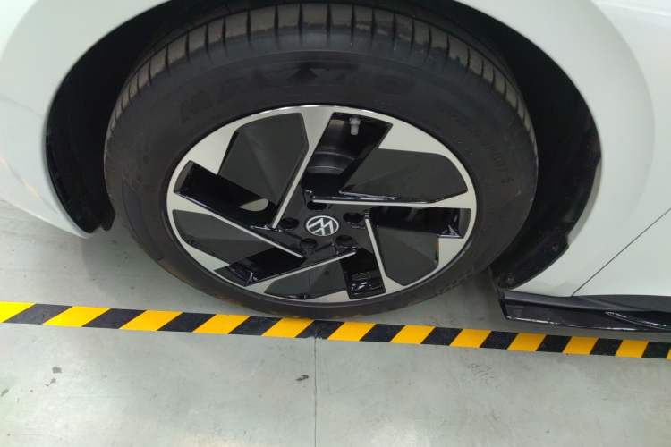 Used Volkswagen ID.3 2025 Smart Model Outstanding Oxygen Edition
