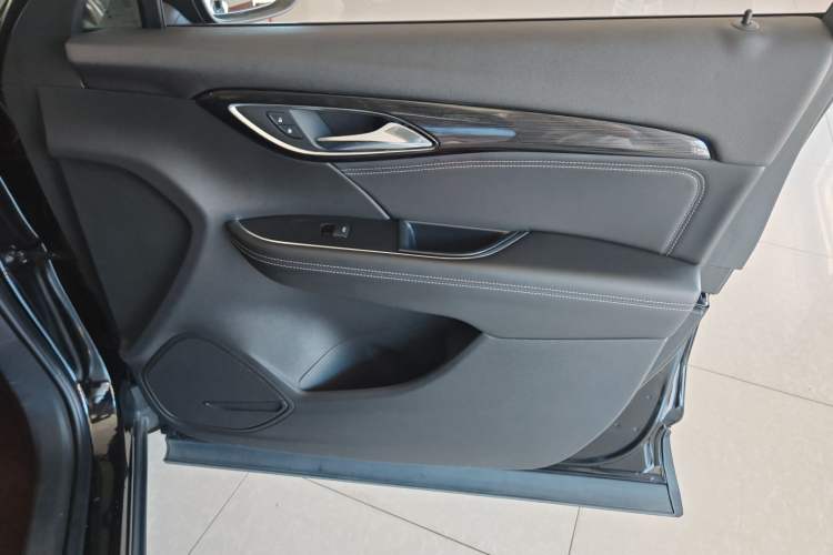 Used Buick Envision 2021 Encore Plus 652T Five-Seat All-Wheel-Drive Luxury Model
