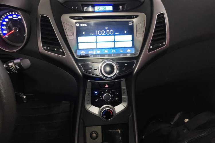 Used Hyundai Elantra 2015 1.6L Automatic Fashion Model