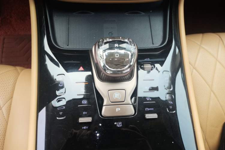 Used Denza D9 2022 DM-i 970 Four-Wheel Drive Prestige Model