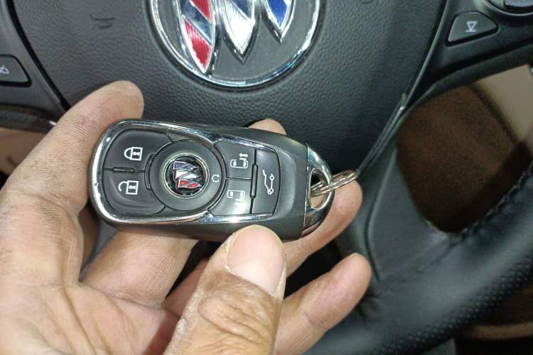 Used Buick GL8 2021 ES Landtrek 653T Luxury Model