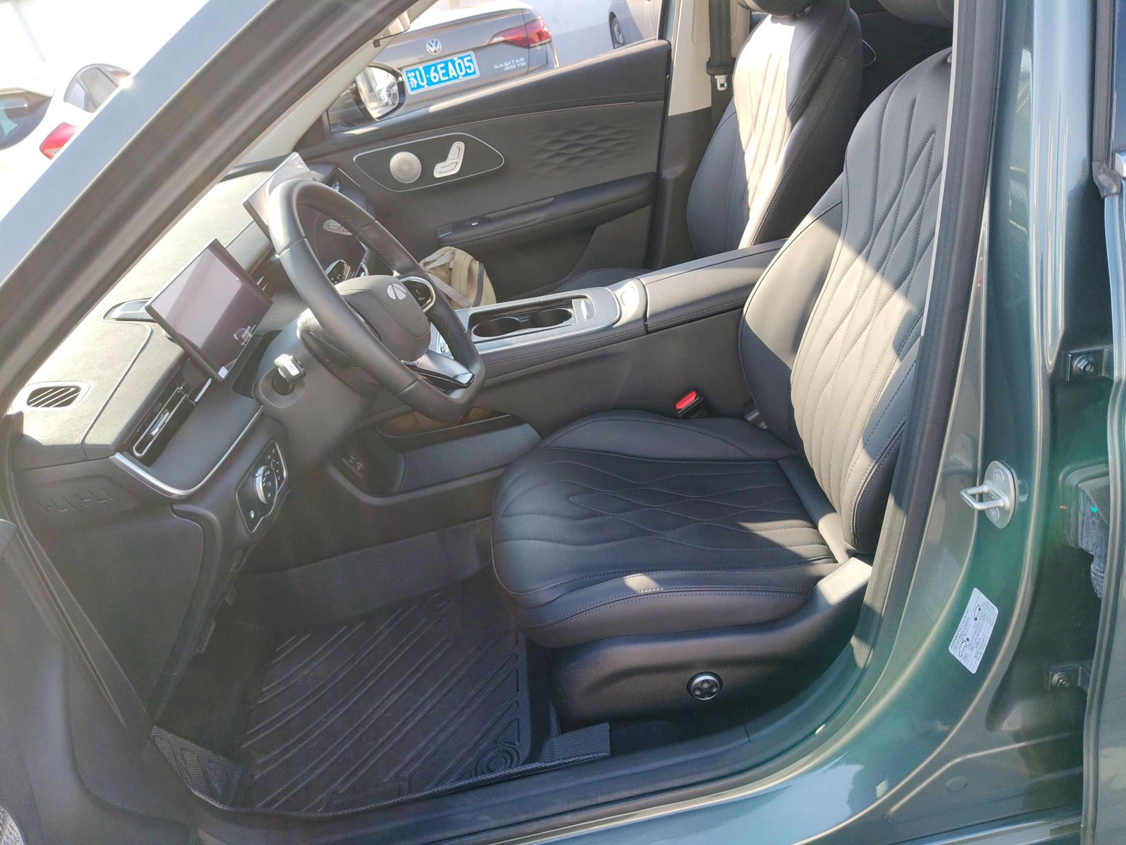 Переднее сиденье в автомобиле