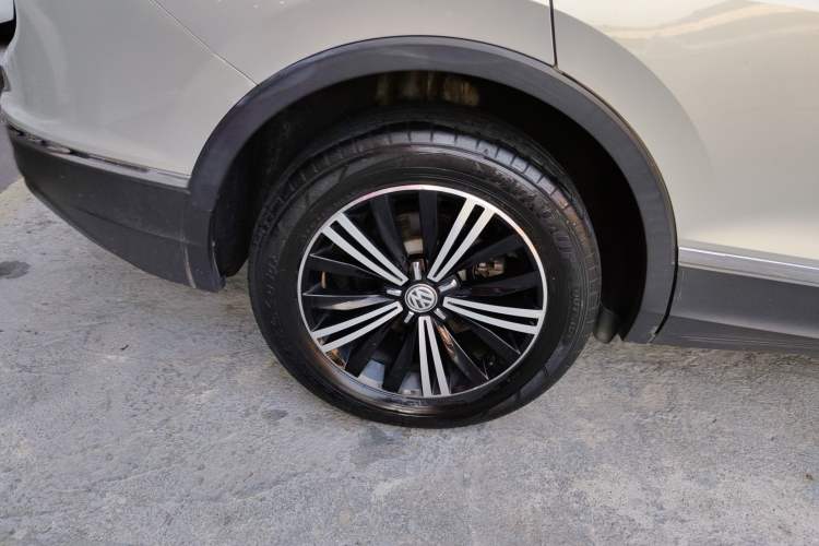 Used Volkswagen Tiguan L 2019 330TSI Automatic Two-Wheel Drive Panoramic Comfort Edition China VI Standard
