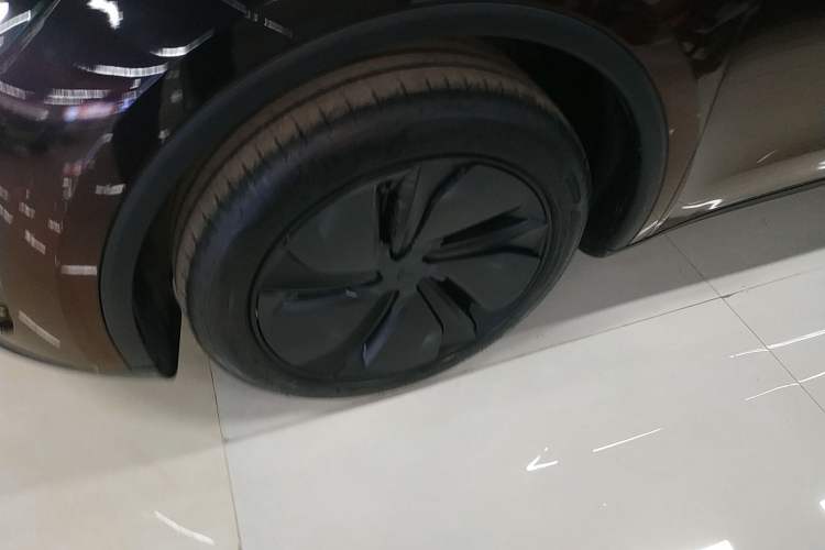 Used Tesla Model Y 2025 Rear-Wheel-Drive Version
