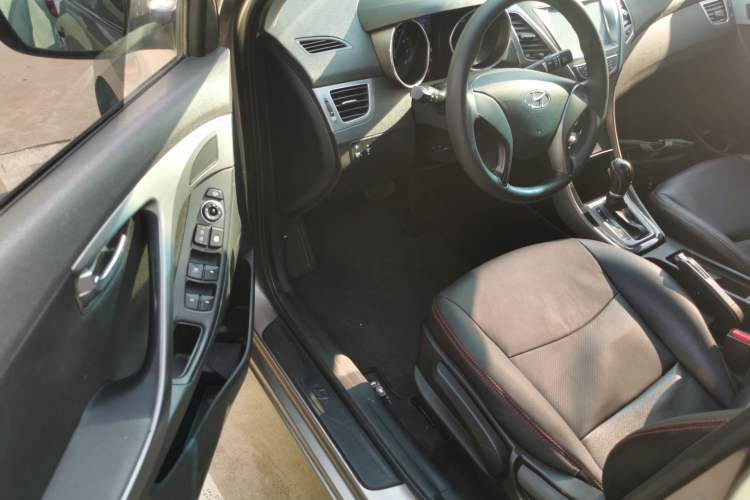 Used Hyundai Elantra (5th Generation / Langdong) 2015 1.6L Automatic Leading Model
