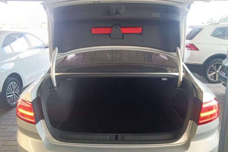 Used Volkswagen Magotan 2018 330TSI DSG Luxury Model
