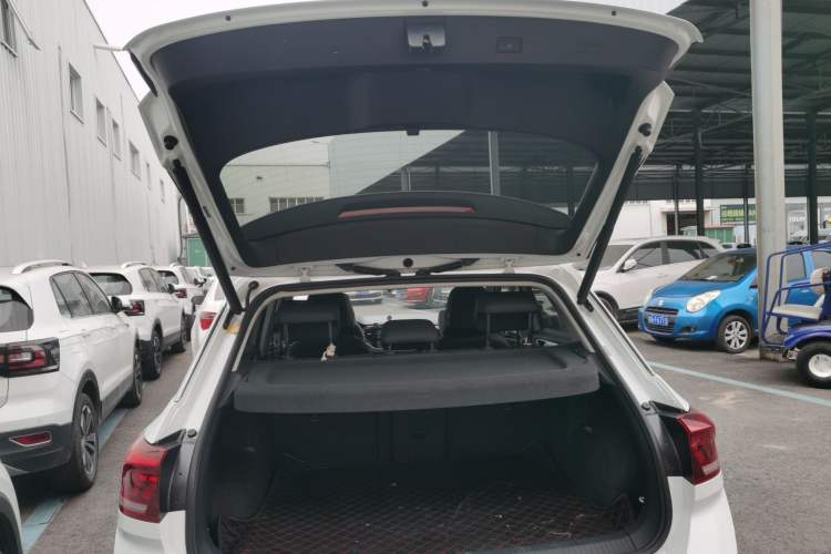 Used Volkswagen T-ROC 2019 280TSI DSG Two-Wheel Drive Comfort Version China VI Standard
