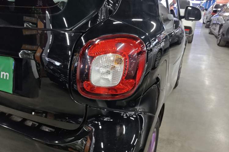 Used  fortwo 2015 1.0L 52 kW hardtop Dynamic version
