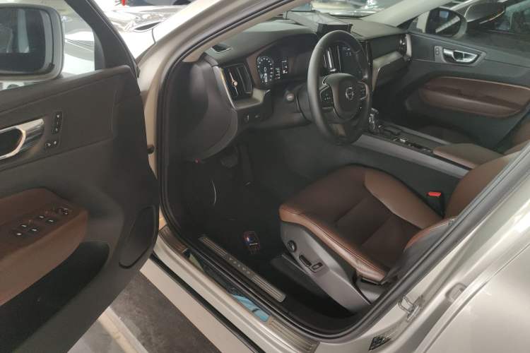 Used Volvo XC60 2019 T5 4x4 Smart Edition China V Standard
