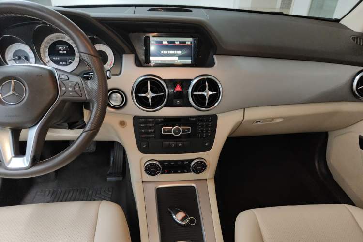 Used Mercedes-Benz GLK-Class 2013 Facelift GLK 300 4MATIC Fashion Edition
