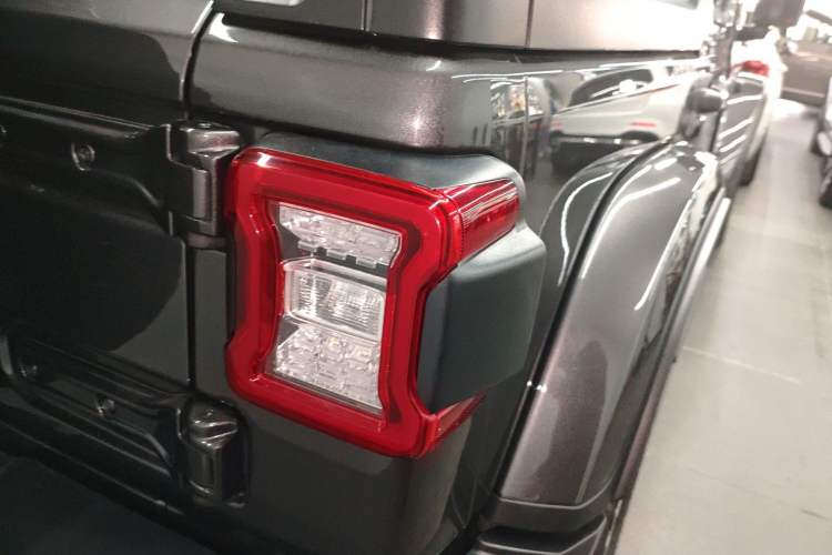 Used  Wrangler 2019 2.0T Sahara Four-Door Version China VI Emission Standard
